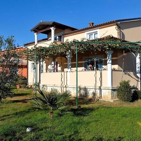 Comfortable Apartment Near Pula Marcana Bagian luar foto