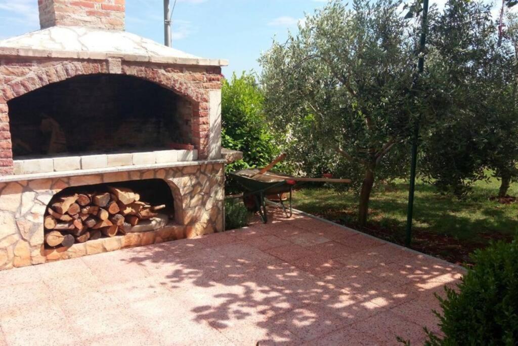 Comfortable Apartment Near Pula Marcana Bagian luar foto