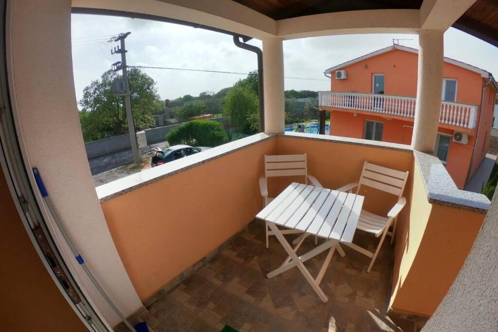 Comfortable Apartment Near Pula Marcana Bagian luar foto