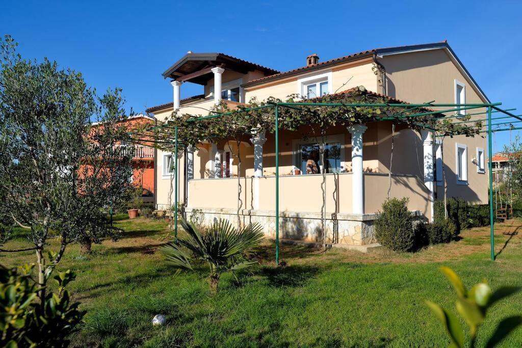 Comfortable Apartment Near Pula Marcana Bagian luar foto