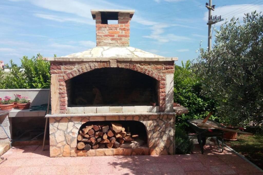 Comfortable Apartment Near Pula Marcana Bagian luar foto