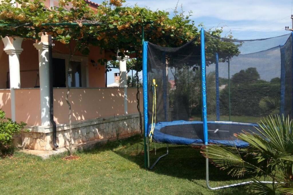 Comfortable Apartment Near Pula Marcana Bagian luar foto