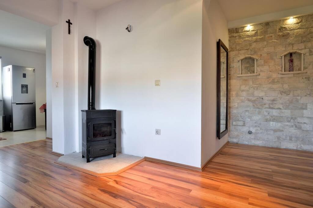Comfortable Apartment Near Pula Marcana Bagian luar foto