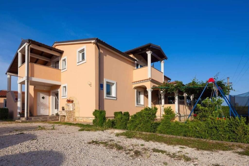 Comfortable Apartment Near Pula Marcana Bagian luar foto