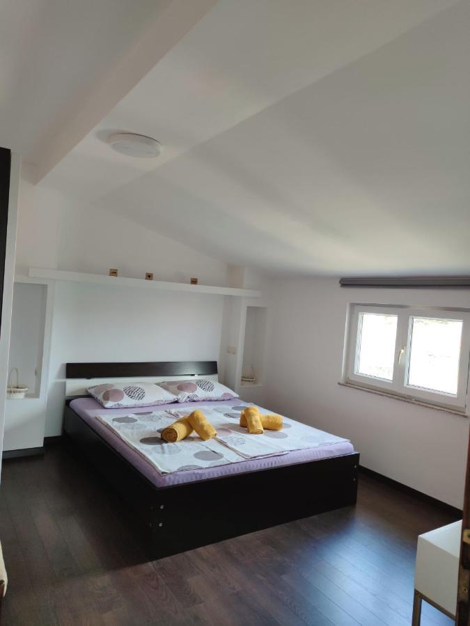 Comfortable Apartment Near Pula Marcana Ruang foto