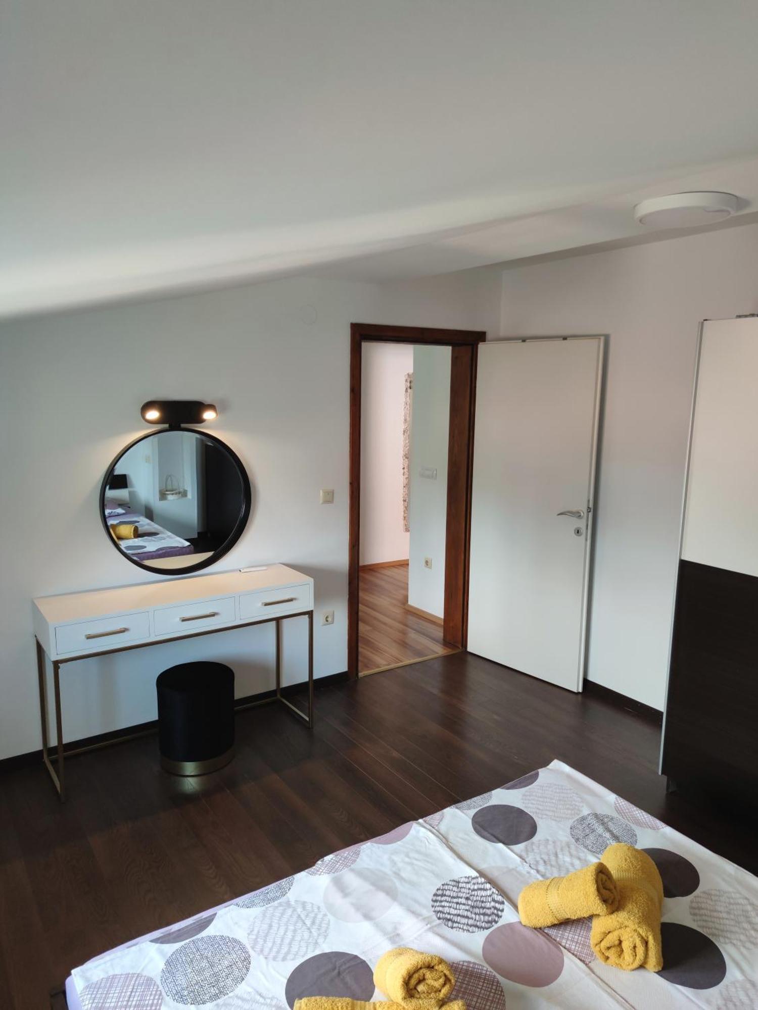 Comfortable Apartment Near Pula Marcana Bagian luar foto
